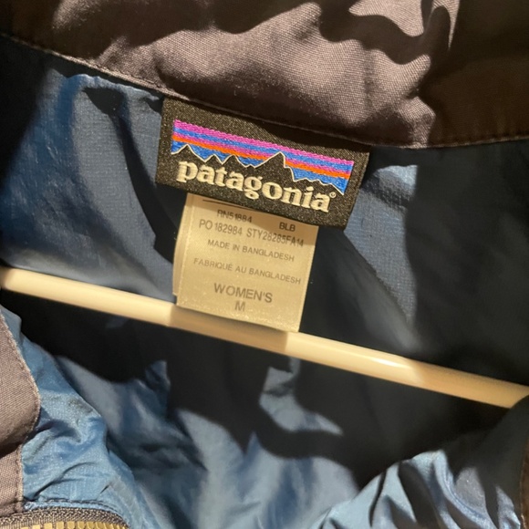 Women’s Down Vest in Navy with Toggle Buttons - Picture 4 of 6